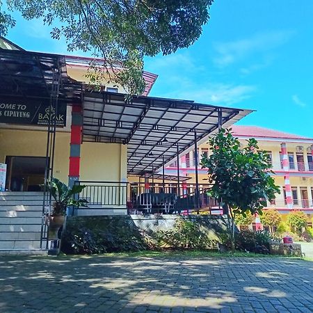 Bayak Hotel Bumdes Cipayung & Resort Ciguntur Buitenkant foto