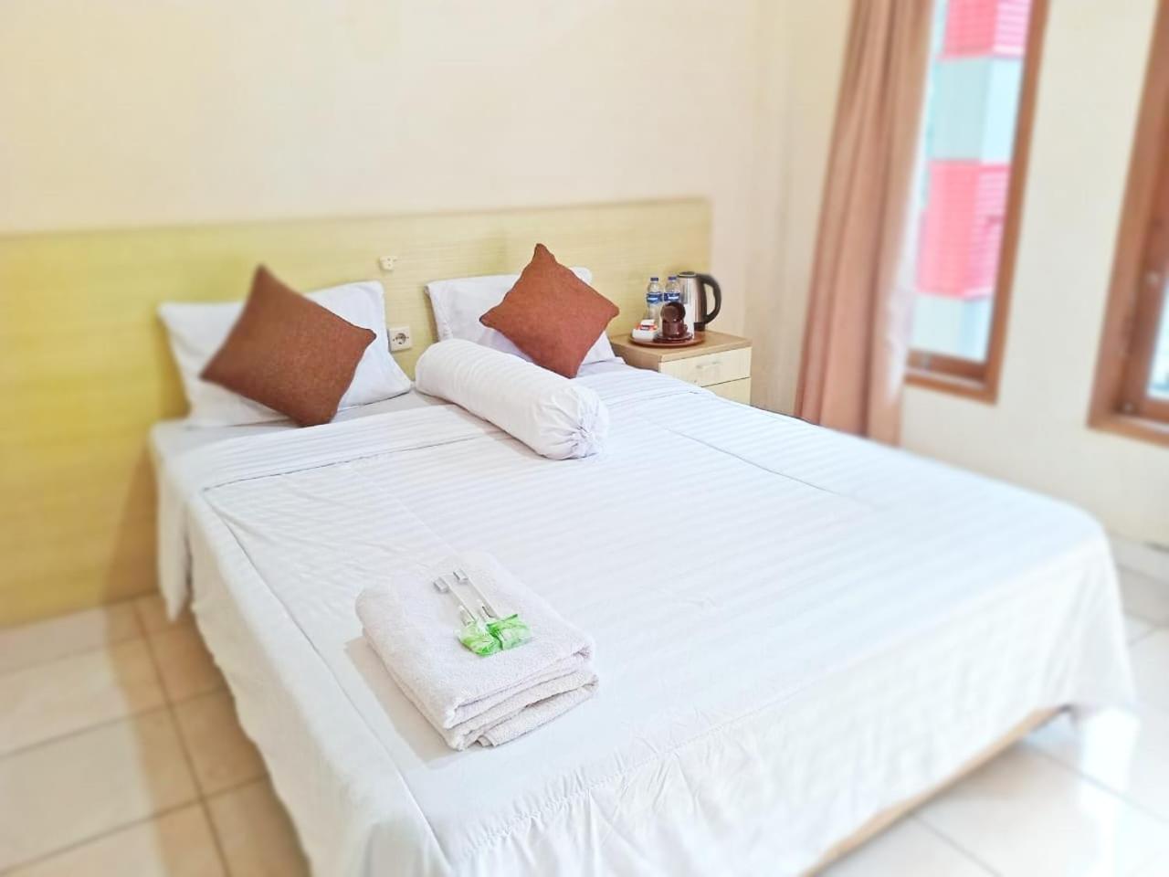 Bayak Hotel Bumdes Cipayung & Resort Ciguntur Buitenkant foto